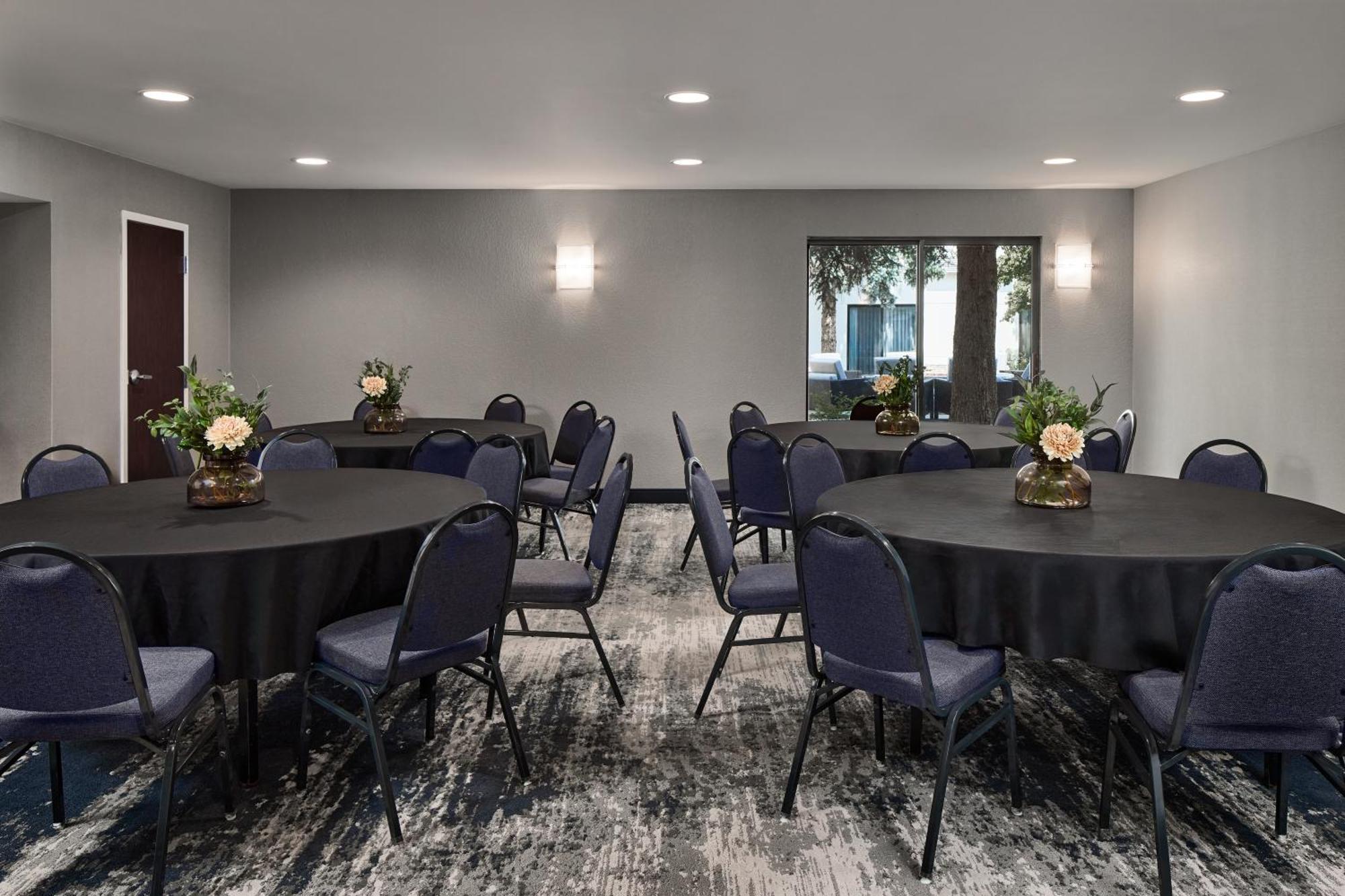 Courtyard By Marriott Форт Коллинс Экстерьер фото